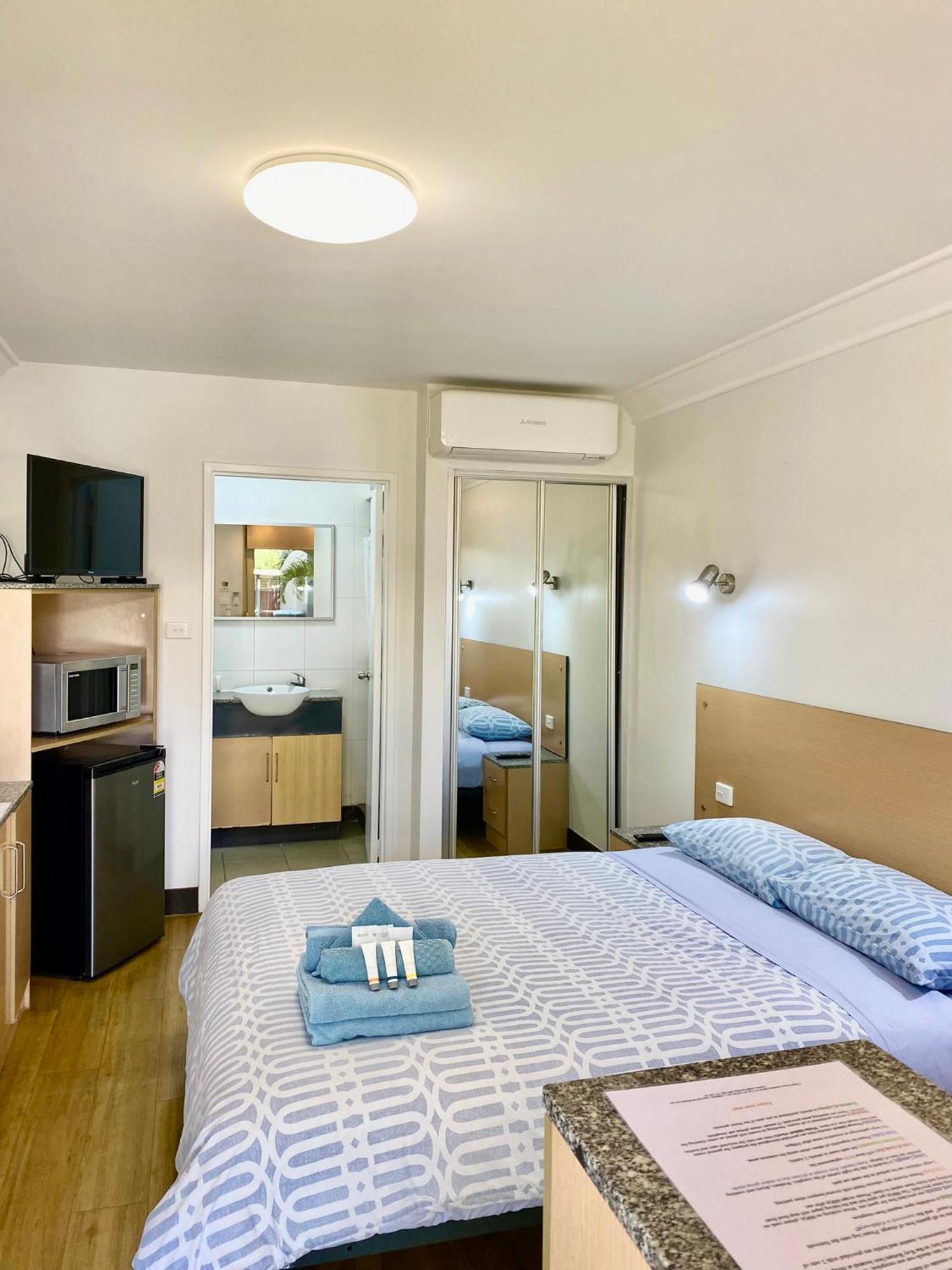 Econo Lodge Karratha Bagian luar foto