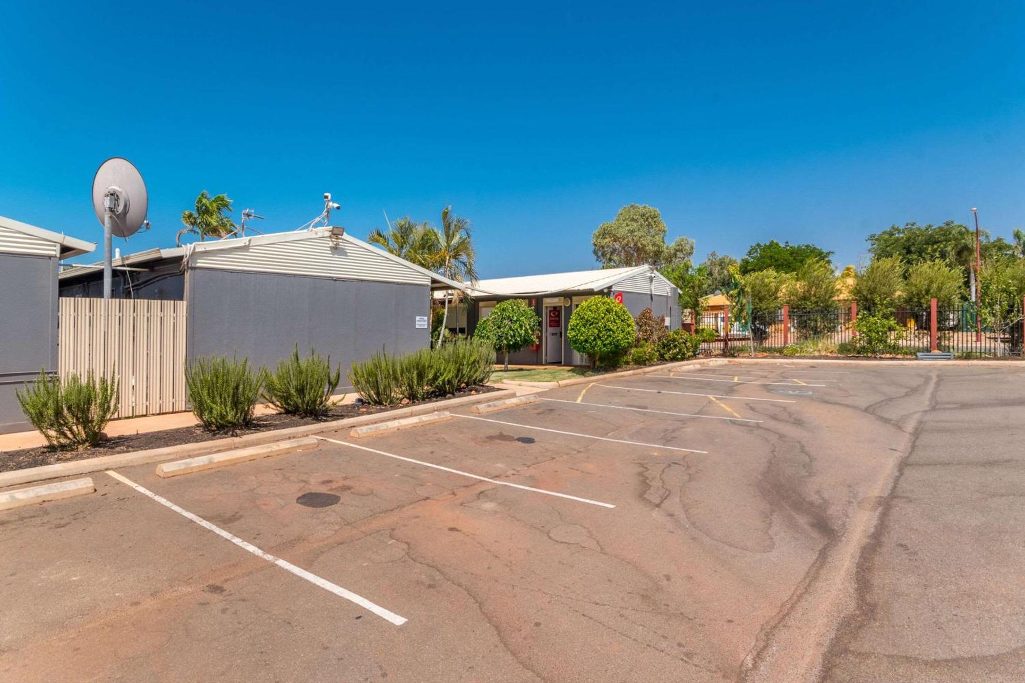 Econo Lodge Karratha Bagian luar foto