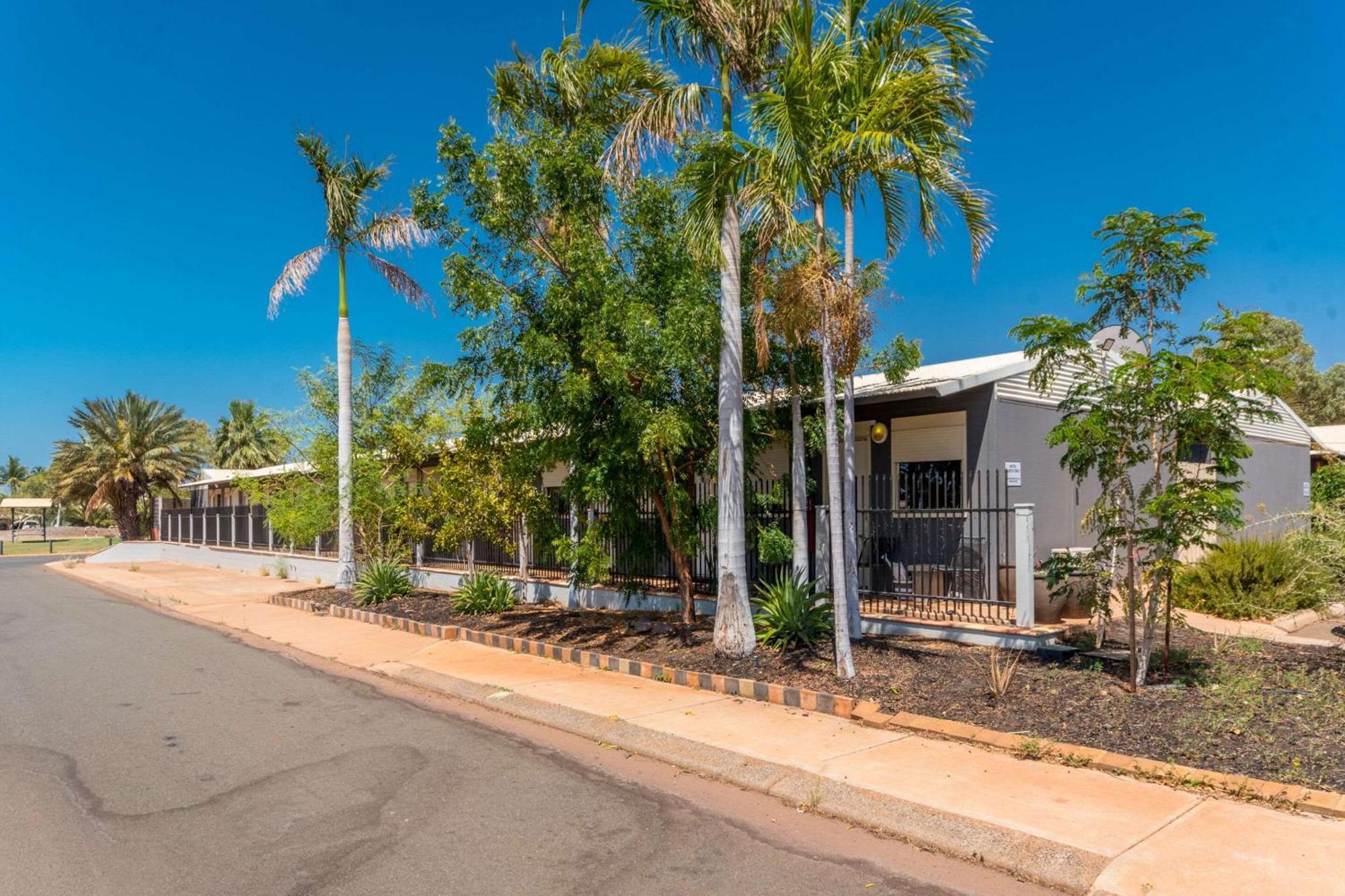 Econo Lodge Karratha Bagian luar foto