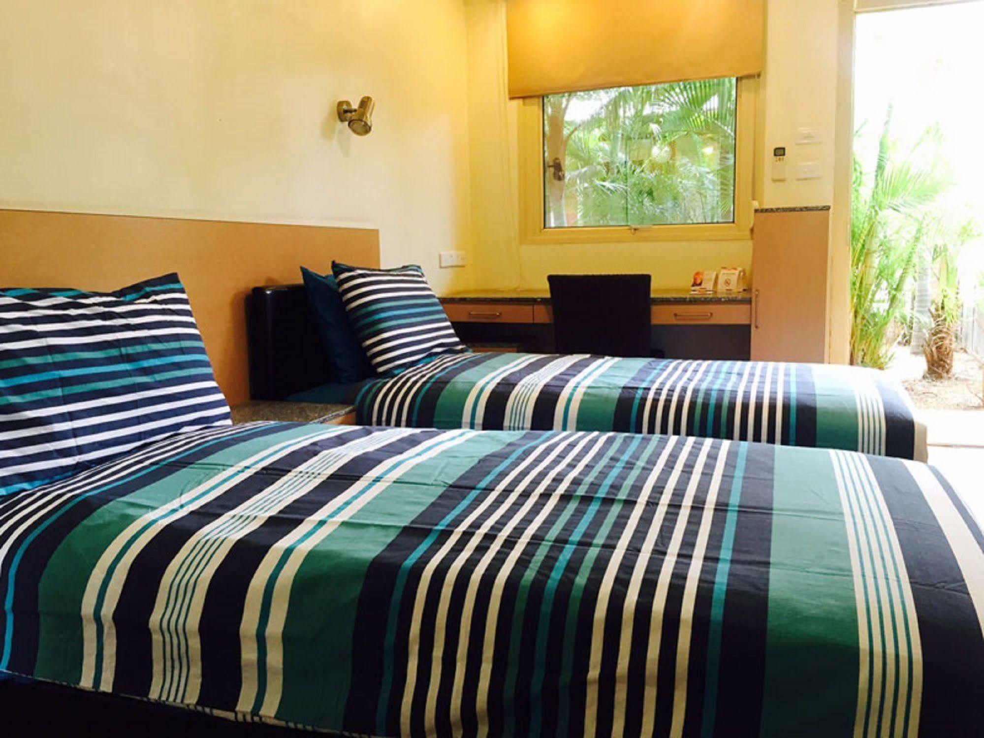 Econo Lodge Karratha Bagian luar foto